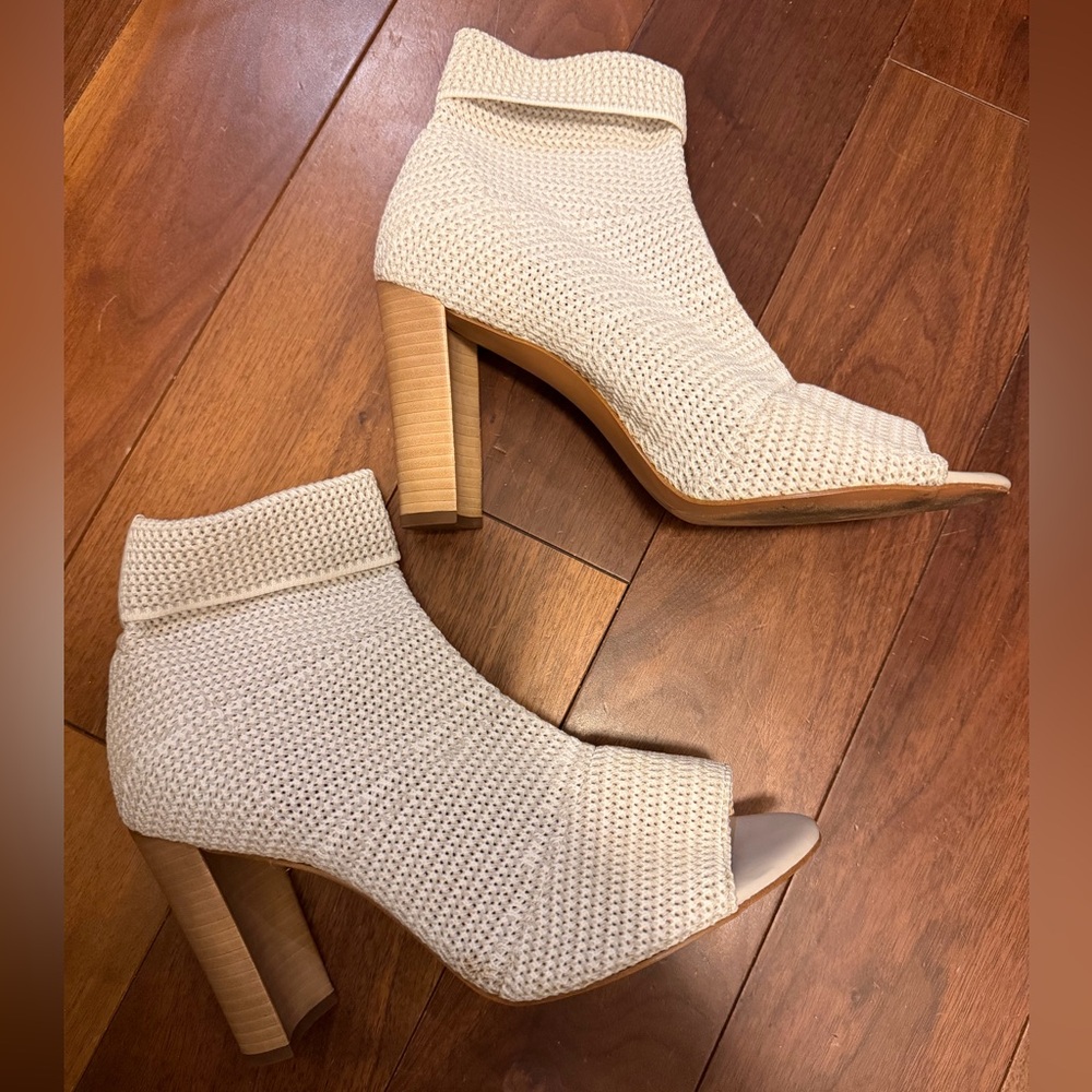 Avec Les Filles • Cream Knit Heeled Boots • Size 7.5